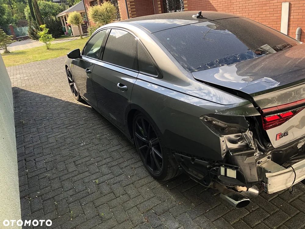 Audi S8 - 5