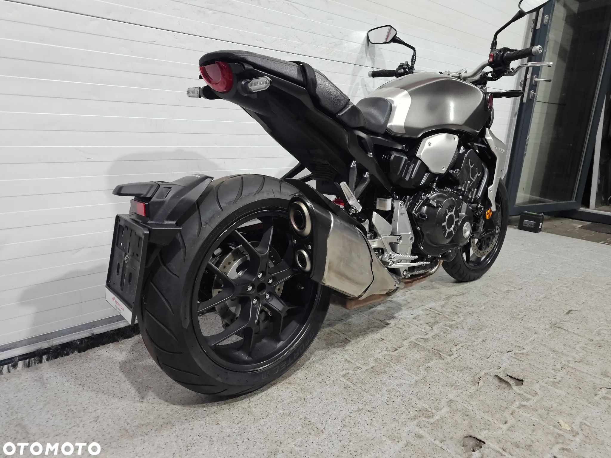 Honda CB - 16