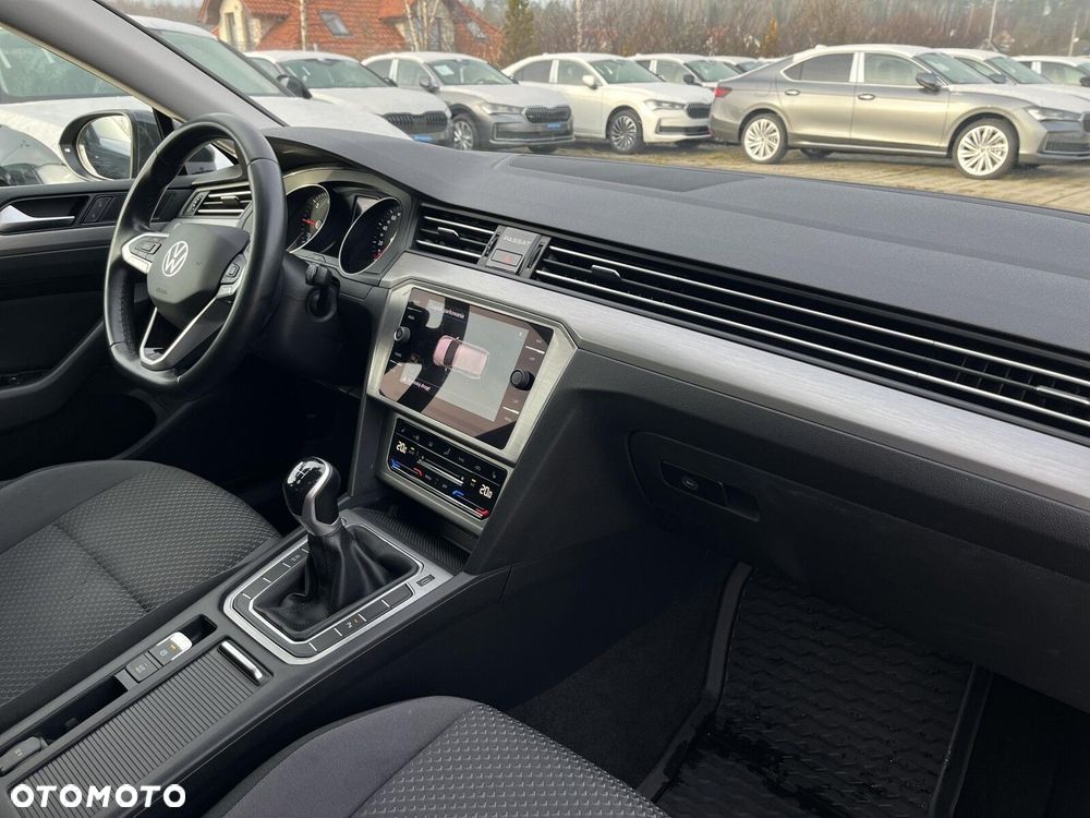 Volkswagen Passat - 11