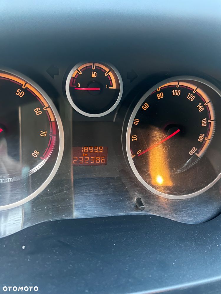 Opel Corsa 1.4 16V Cosmo - 20
