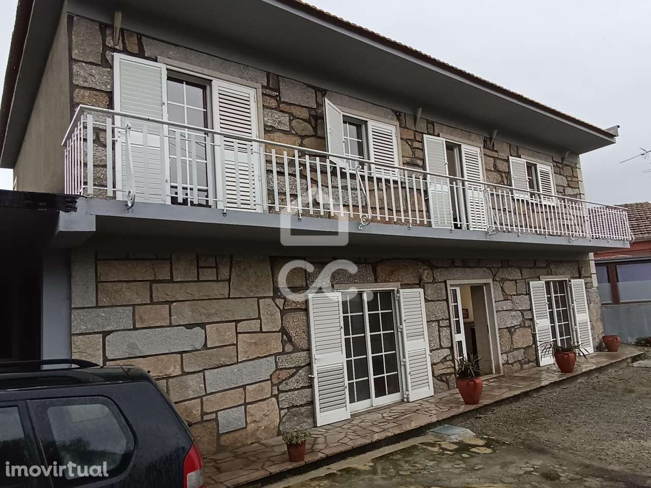 Moradia em Pedra com Jardim e Vista de Campo - Grande imagem: 3/24