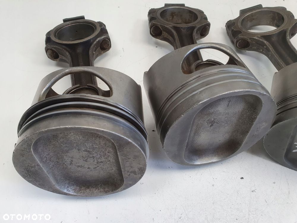 Mercedes W126 C126 5.6 V8 560 SEC TŁOK Korbowód - 7