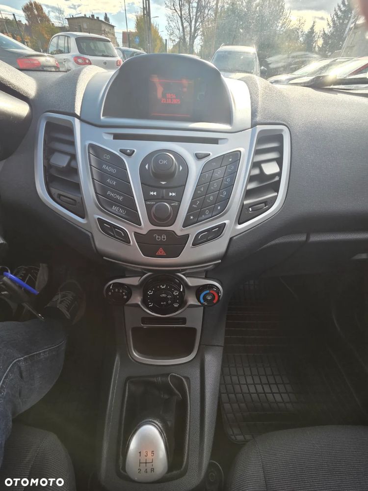 Ford Fiesta 1.6 TDCi DPF Titanium - 19