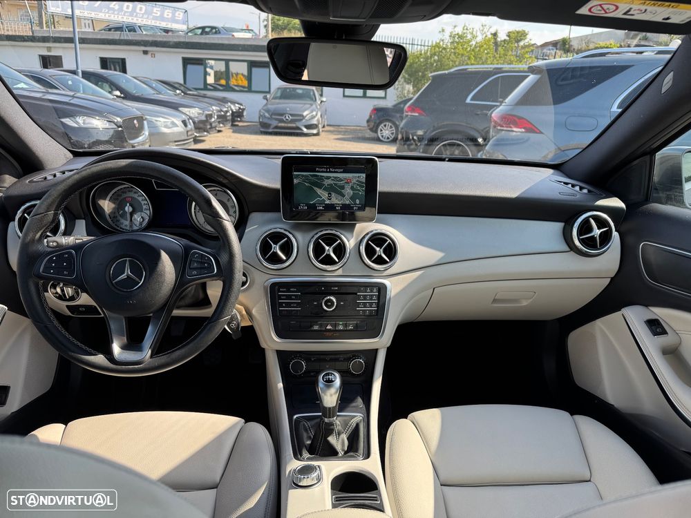 Mercedes-Benz GLA 180 d Urban - 14
