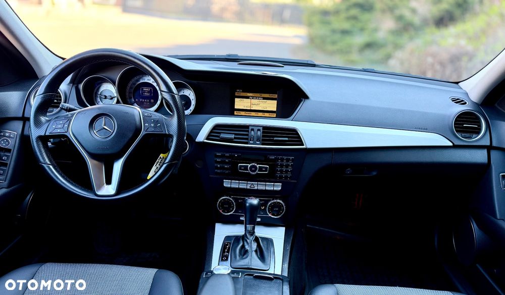 Mercedes-Benz Klasa C 180 CGI Automatik BlueEFFICIENCY Avantgarde - 13