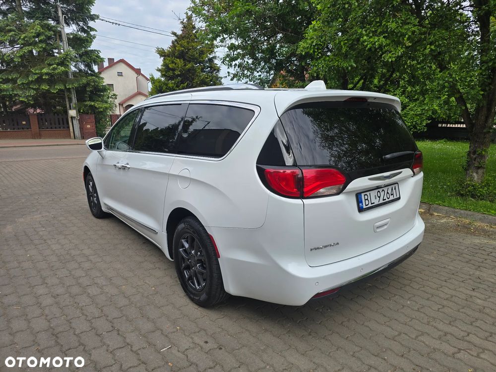Chrysler Pacifica - 5