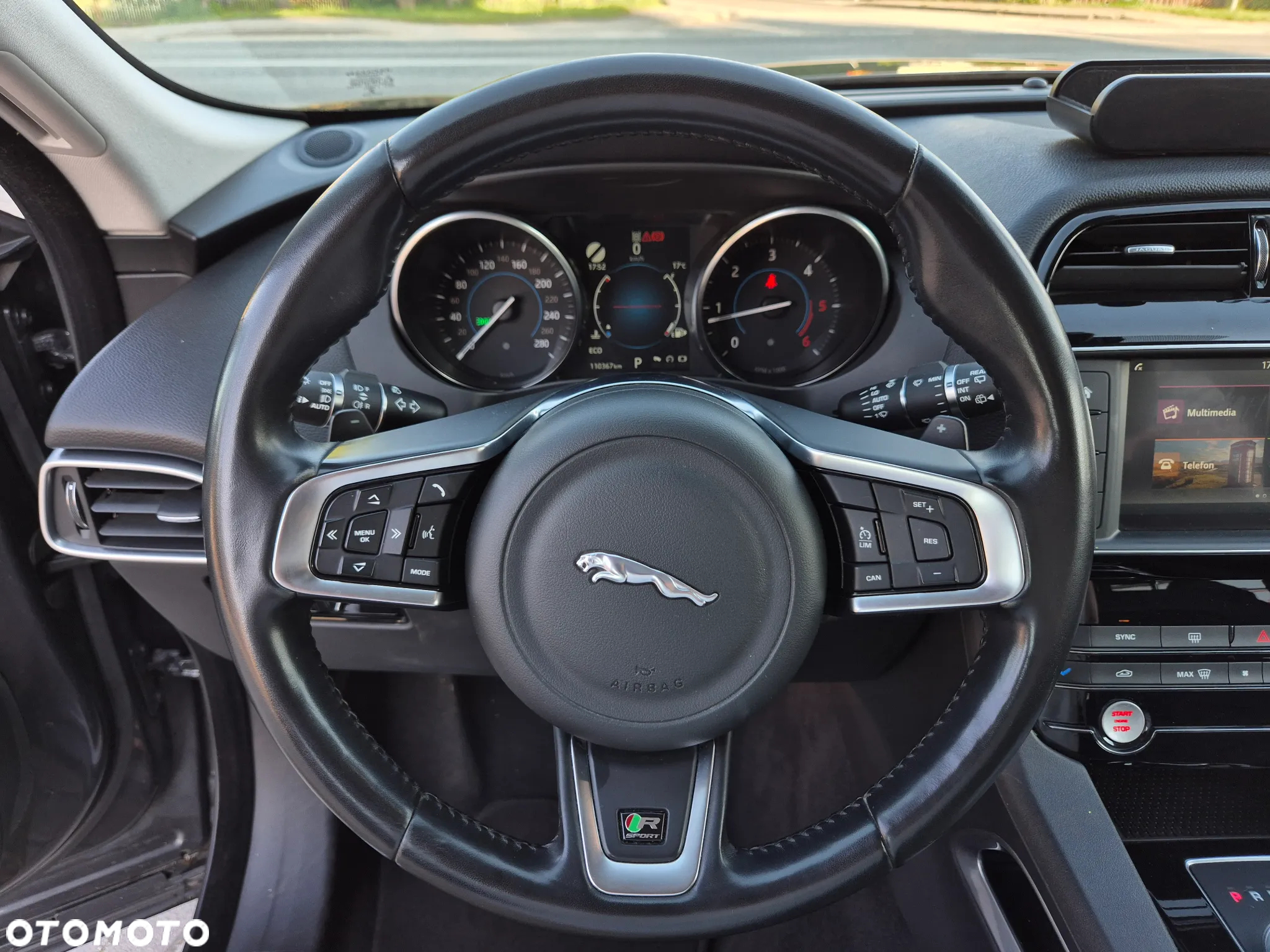 Jaguar F-Pace 2.0 i4D AWD R-Sport - 28