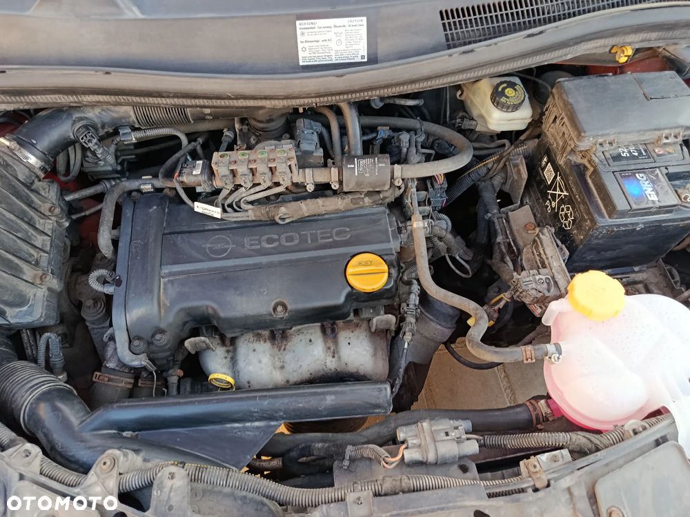 Opel Corsa 1.4 16V Cosmo - 15