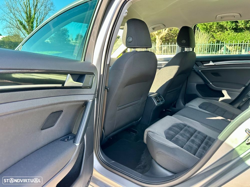 VW Golf 1.6 TDi Highline DSG - 23