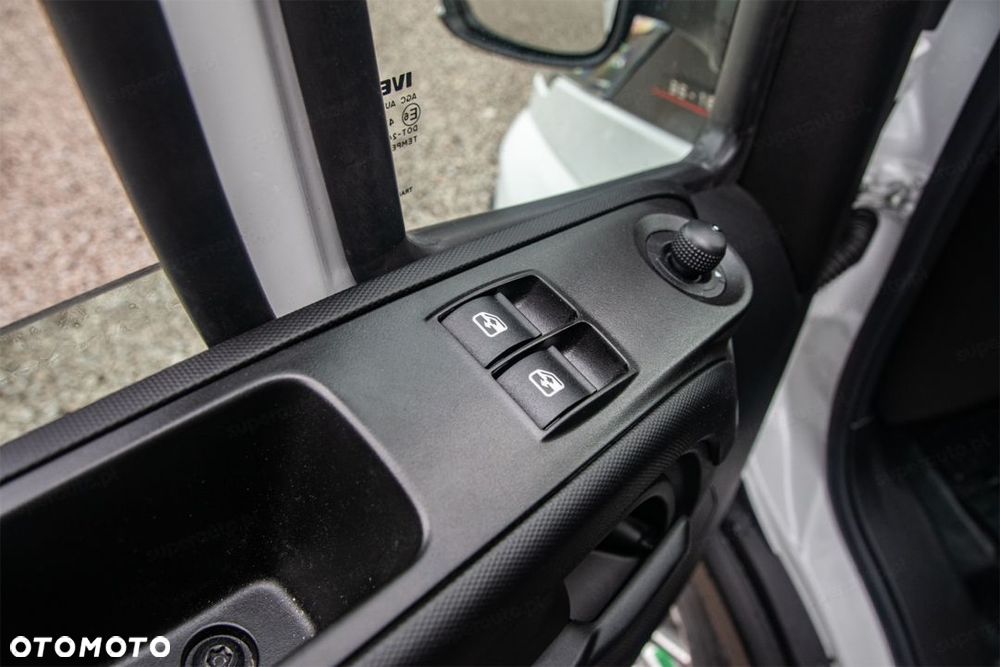 Iveco Daily 35S18 Kontener 8EP + Winda 3.0 180KM - 18