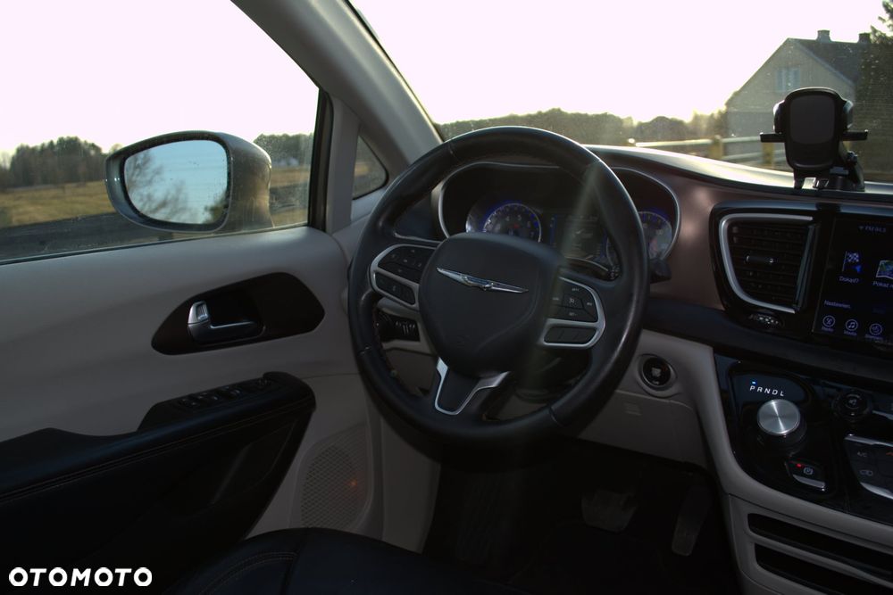 Chrysler Pacifica - 3