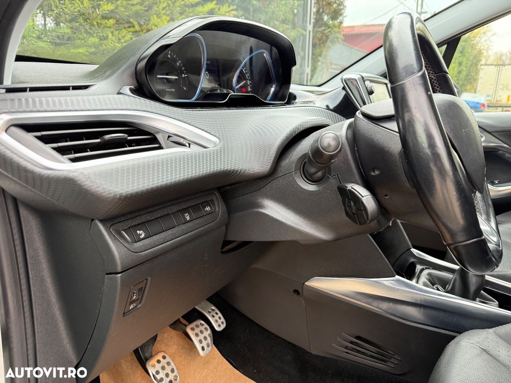 Peugeot 2008 1.6 VTi Allure - 15
