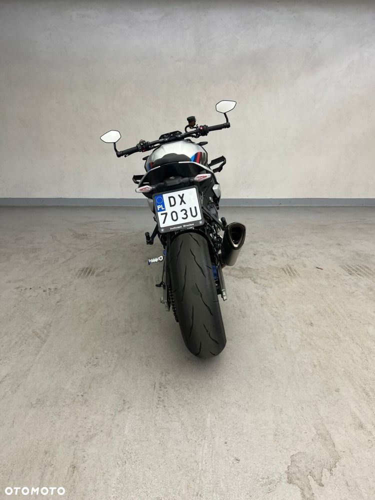 BMW S - 6