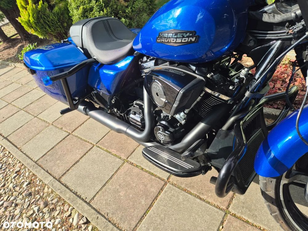 Harley-Davidson Touring Street Glide - 2