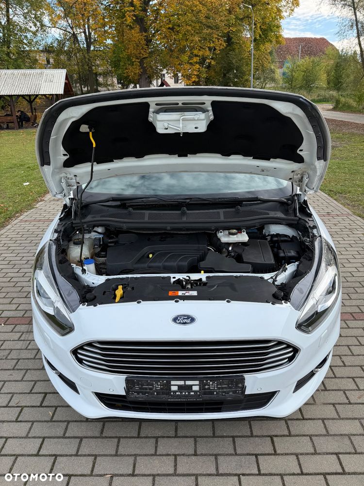 Ford S-Max - 17