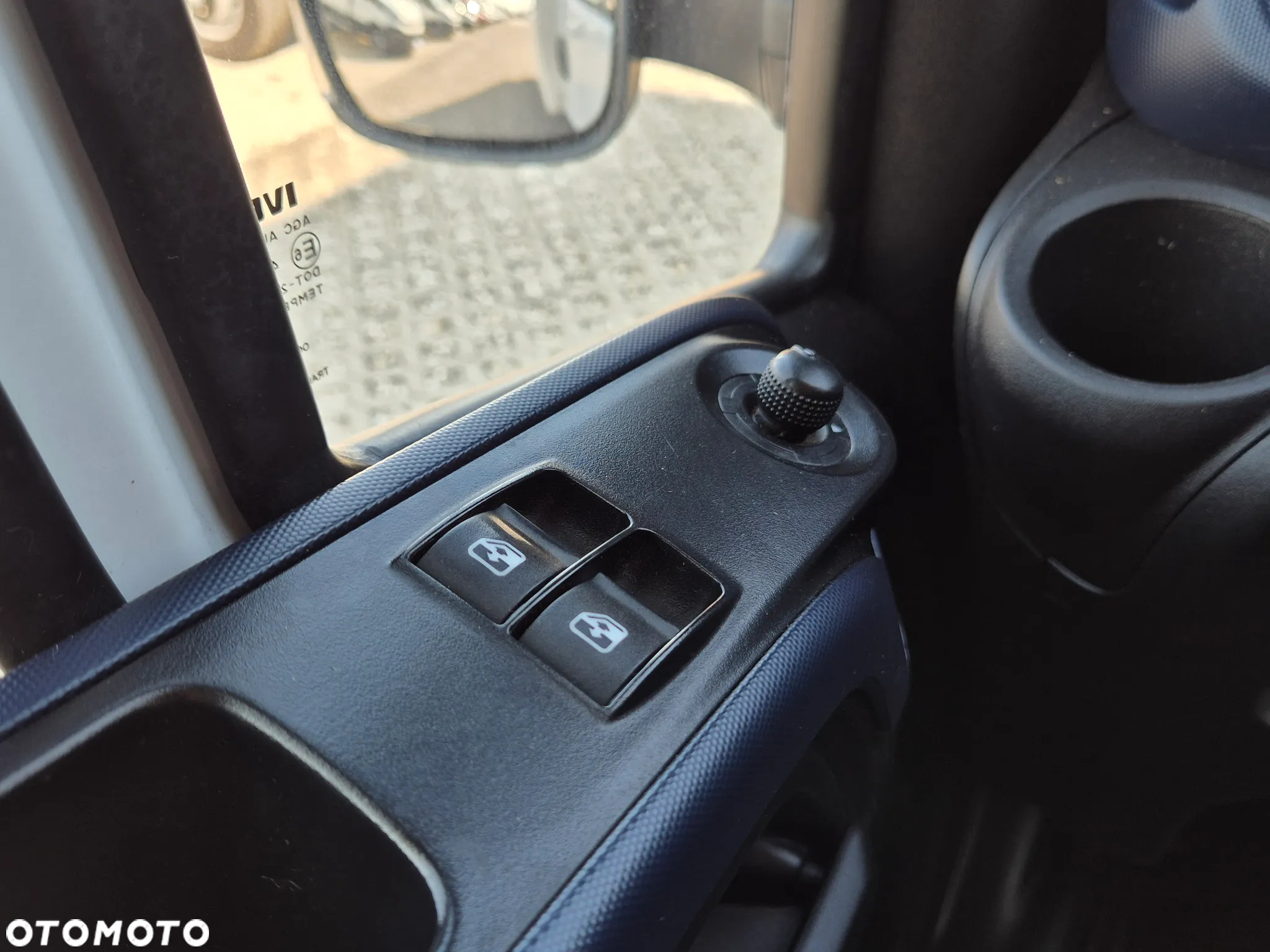 Iveco Daily 35S14 Hi-Matic, kontener 8PAL, klimatyzacja - 9