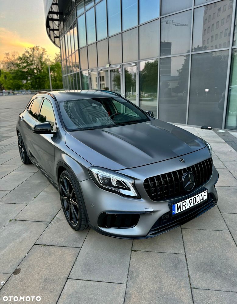 Mercedes-Benz GLA AMG 45 4Matic AMG Speedshift 7G-DCT Yellow Night Edition - 1