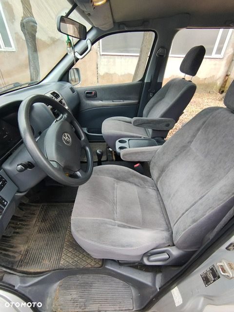 Toyota Hiace - 8