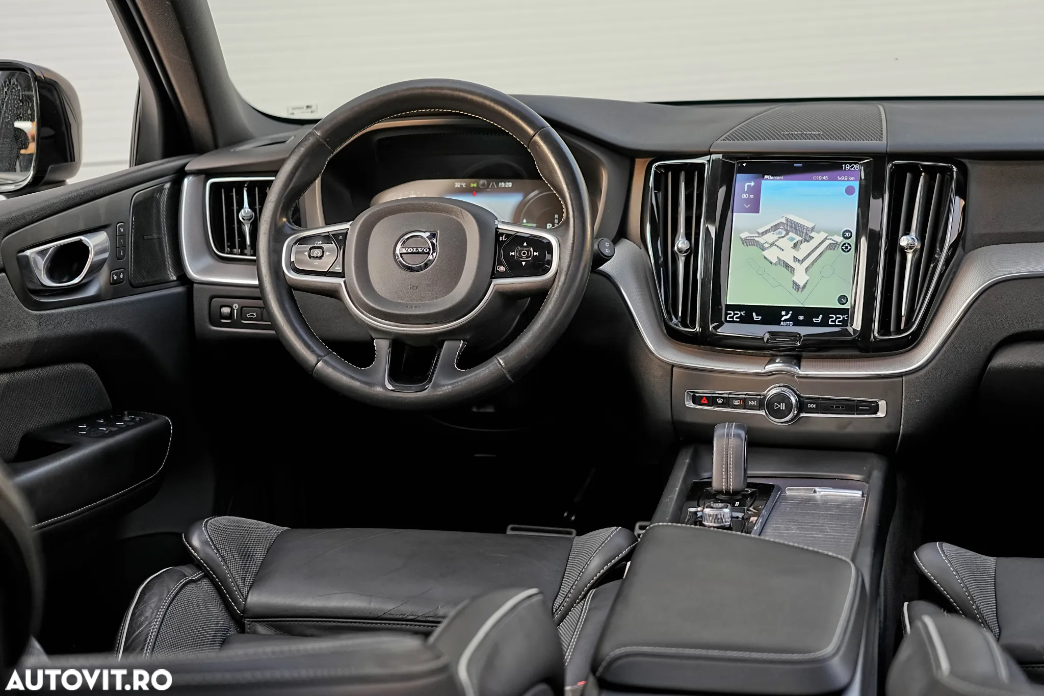 Volvo XC 60 T6 AWD Recharge Geartronic RDesign Expression - 9