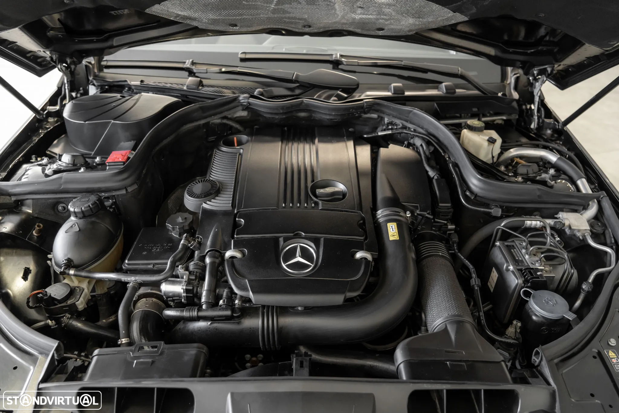 Mercedes-Benz E 250 CGi Avantgarde BlueEfficiency Auto - 33