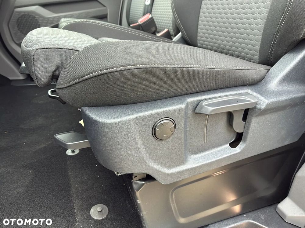 Volkswagen Caravelle - 35