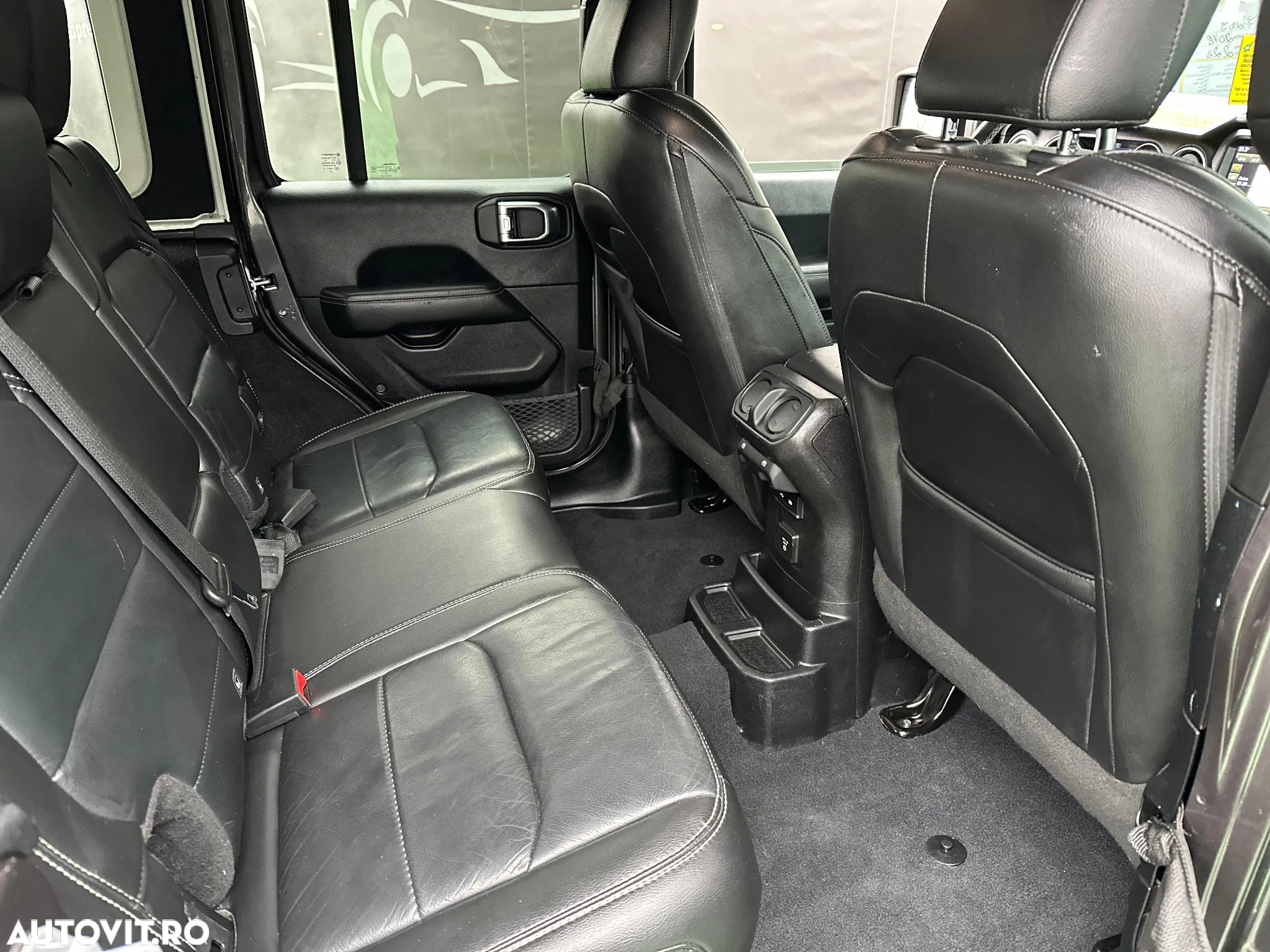 Jeep Wrangler - 8