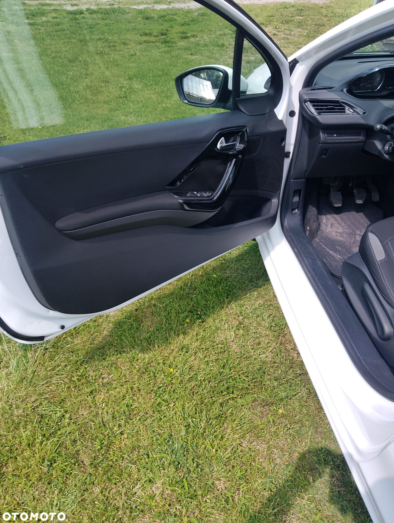 Peugeot 208 - 6