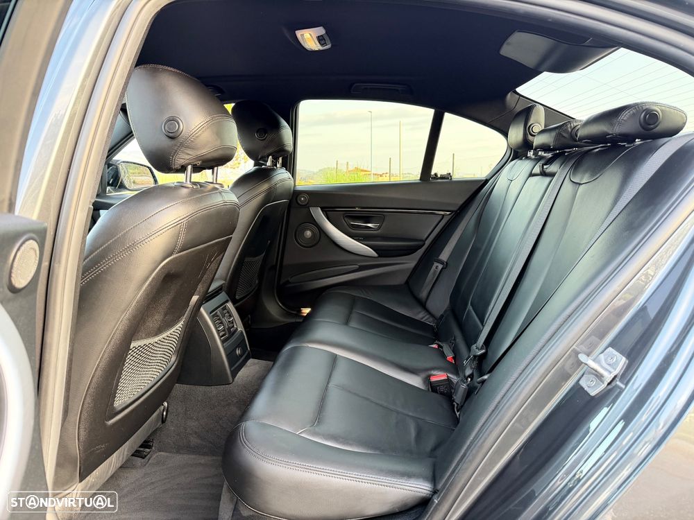 BMW 330 e iPerformance Pack M - 12