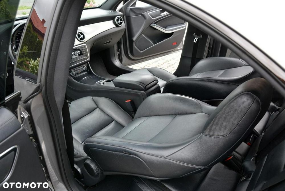 Mercedes-Benz CLA 200 7G-DCT AMG Line - 24