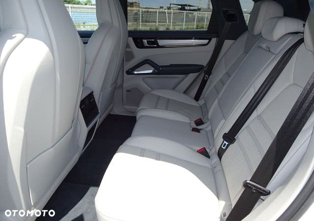 Porsche Cayenne - 20