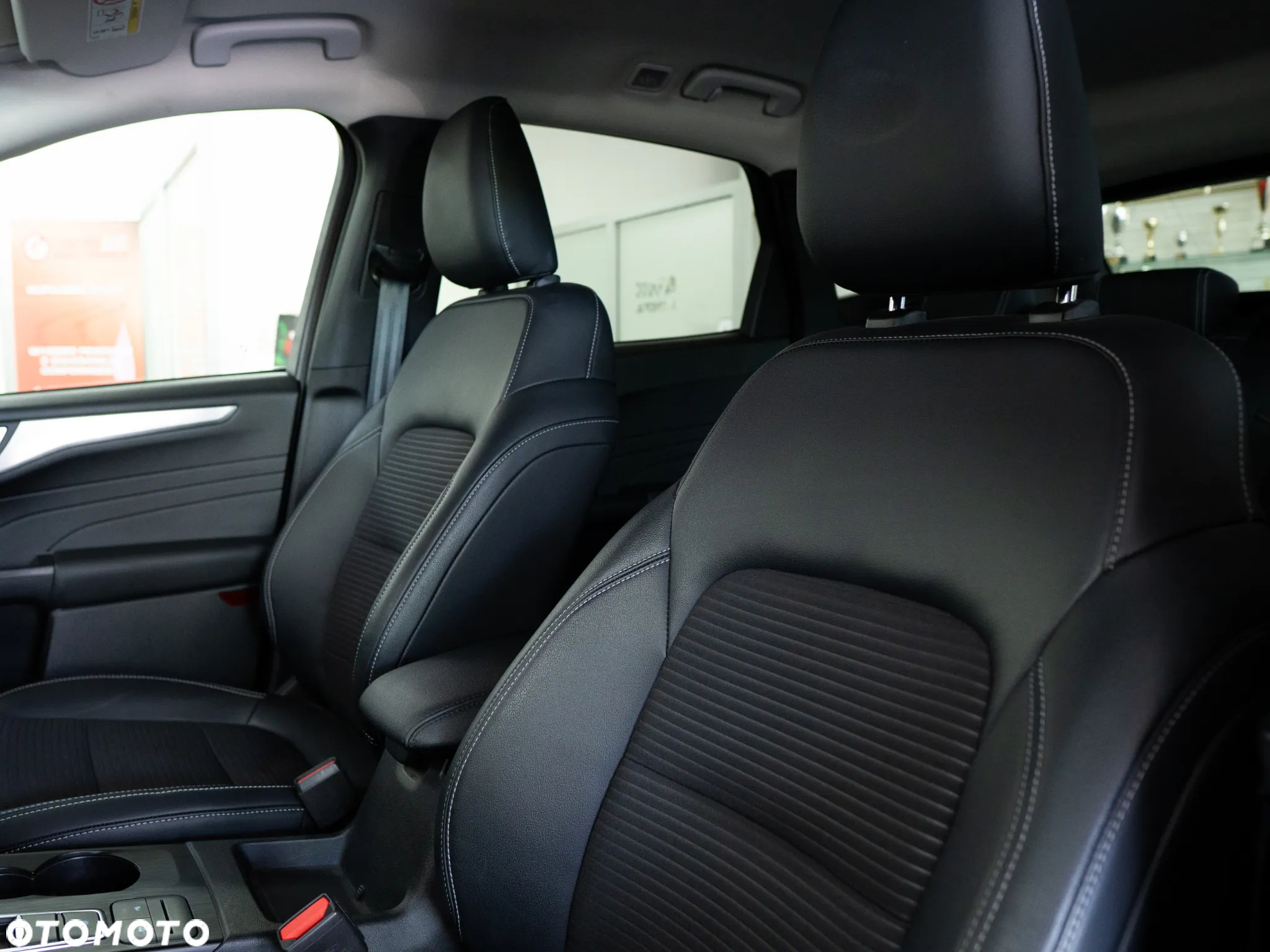Ford Kuga 2.5 FHEV FWD Titanium X - 23