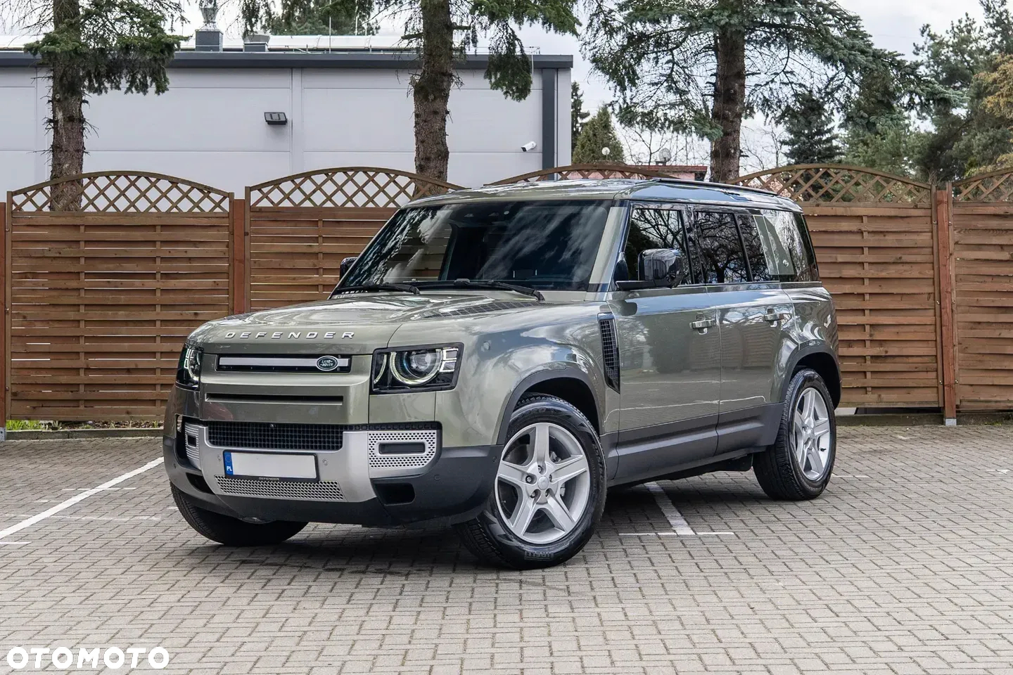 Land Rover Defender - 17