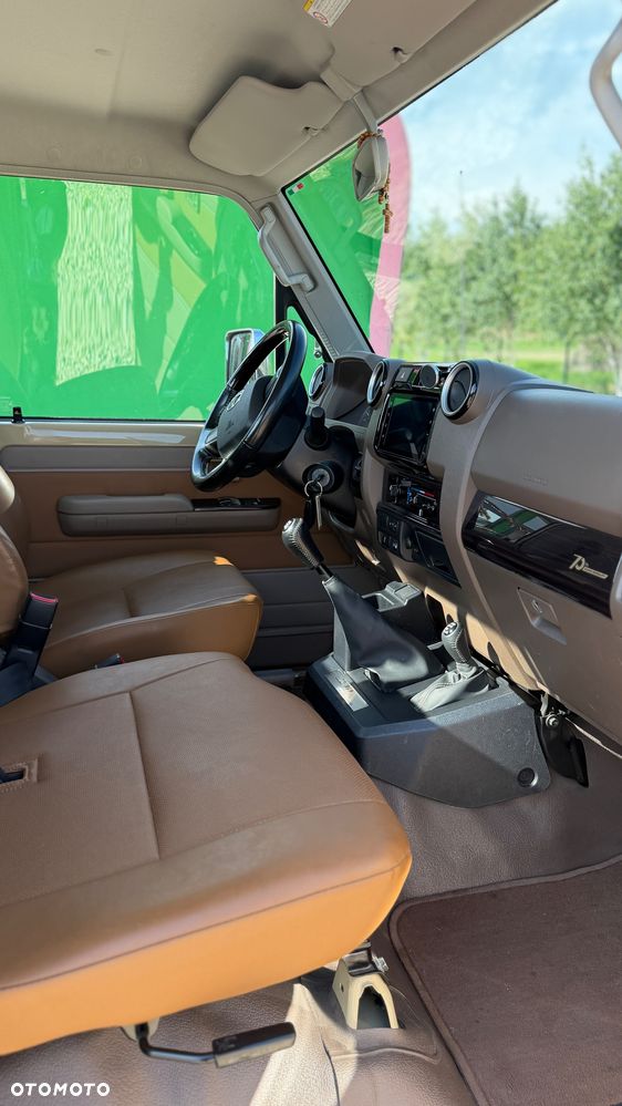 Toyota Land Cruiser - 18