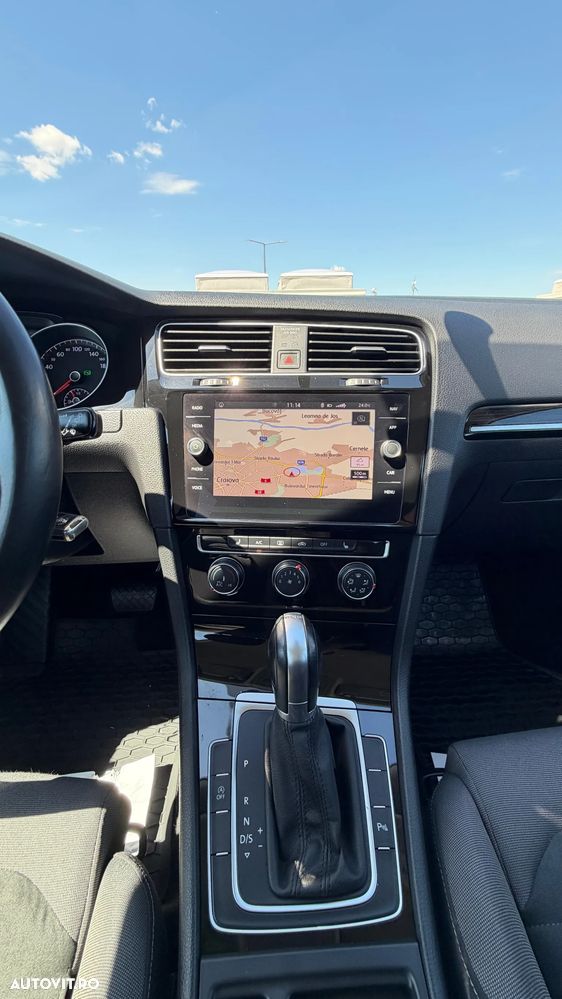 Volkswagen Golf - 11