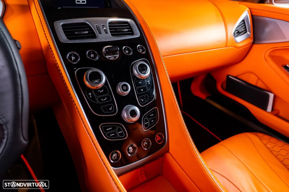 Aston Martin Vanquish 5.9 V12 - 24