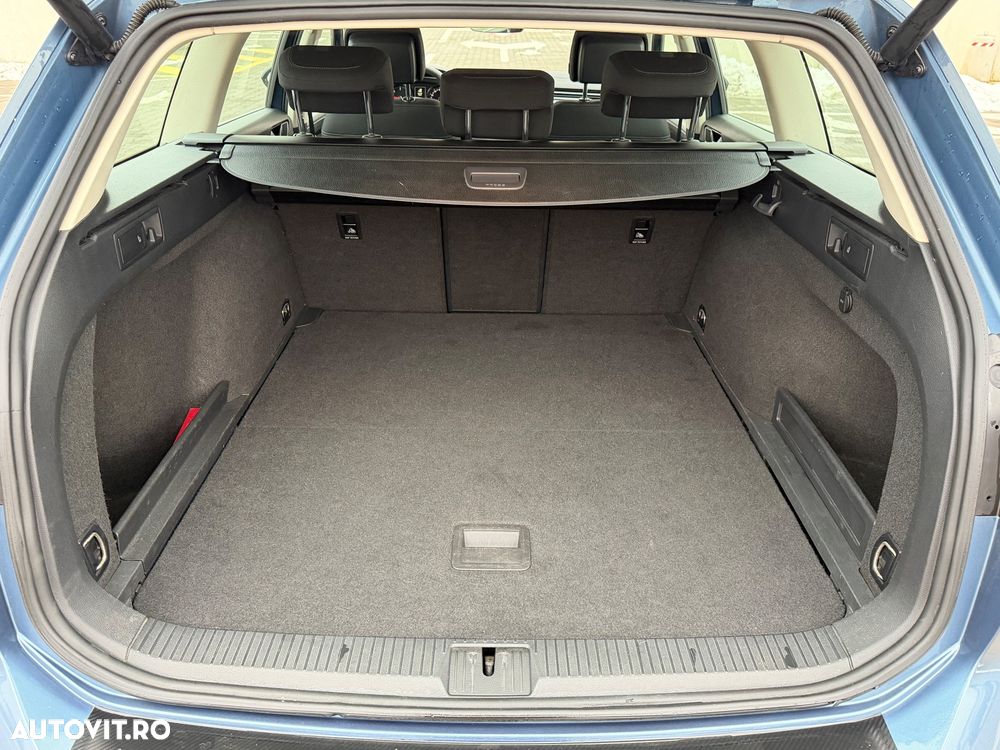 Volkswagen Passat - 12
