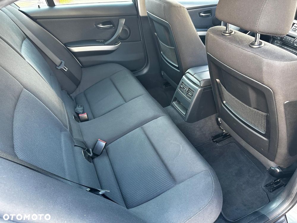 BMW Seria 3 320i Edition Exclusive - 26