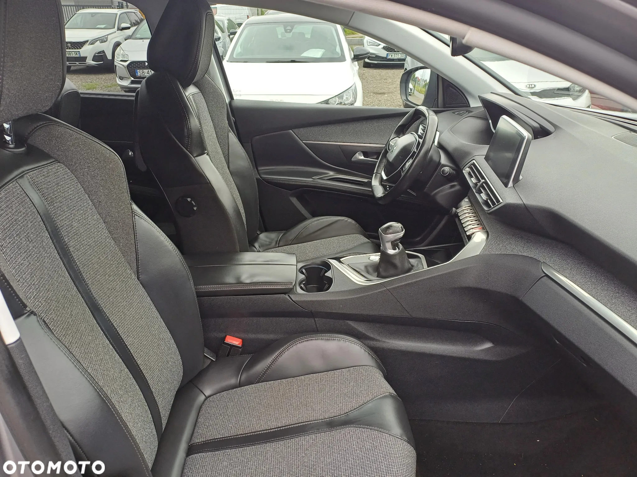 Peugeot 5008 1.2 PureTech Allure S&S - 9
