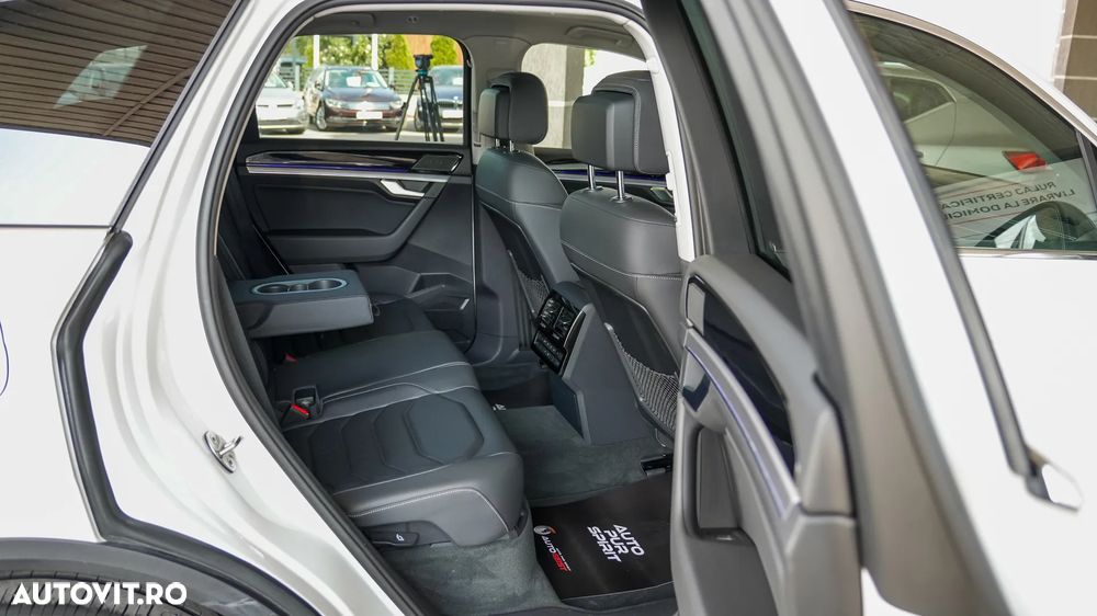 Volkswagen Touareg 3.0 V6 e-Hybrid 4Motion Aut. Elegance - 38