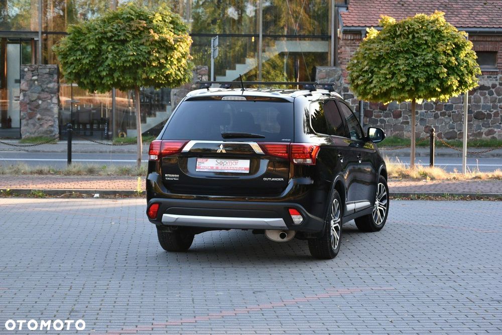 Mitsubishi Outlander 2.0 Instyle Navi 4WD CVT - 23
