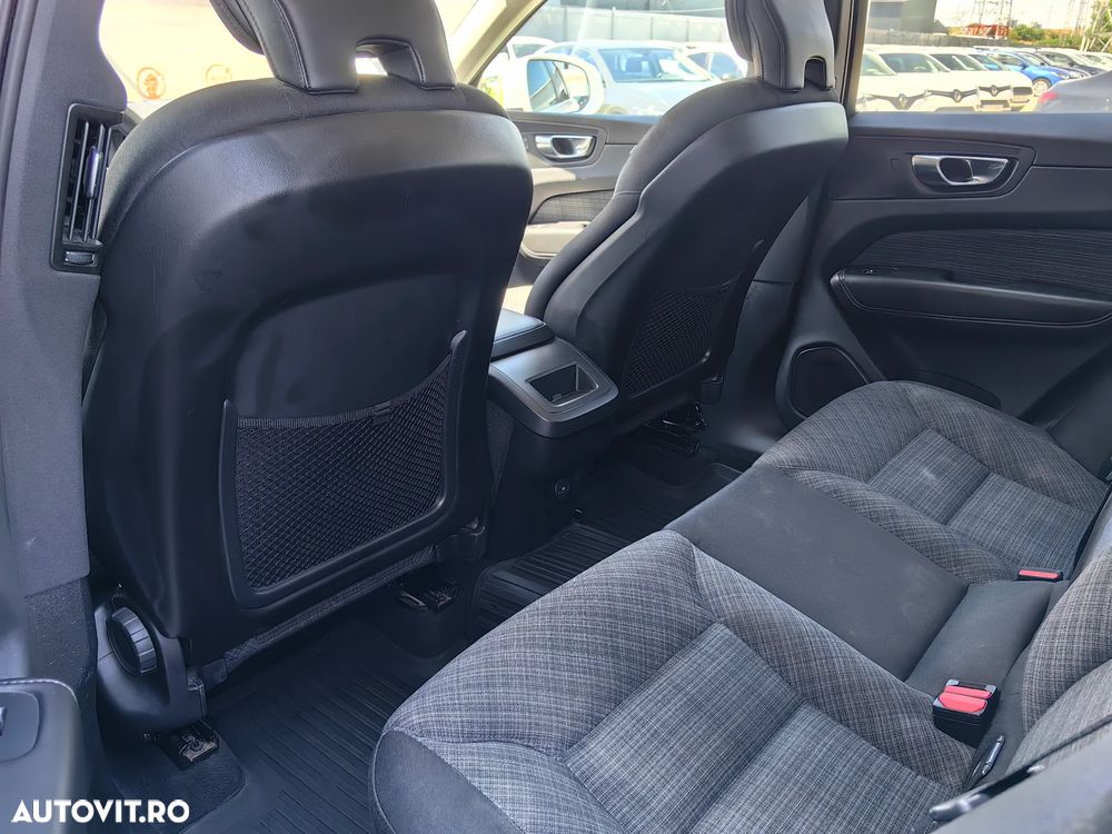 Volvo XC 60 B4 MHEV AT8 AWD Momentum Pro - 18