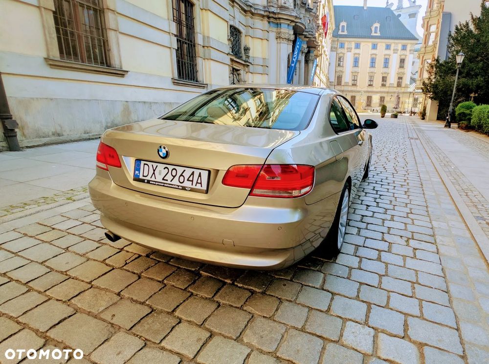 BMW Seria 3 320i - 11