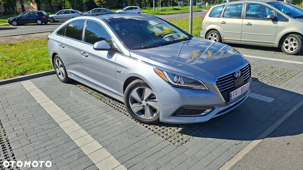 Hyundai Sonata - 1