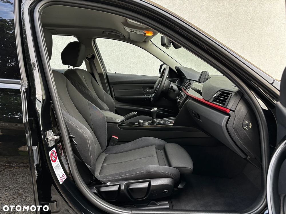 BMW Seria 3 320d Sport Line - 11