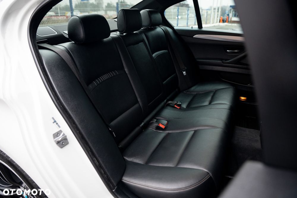 BMW Seria 5 M550d xDrive Sport-Aut - 36