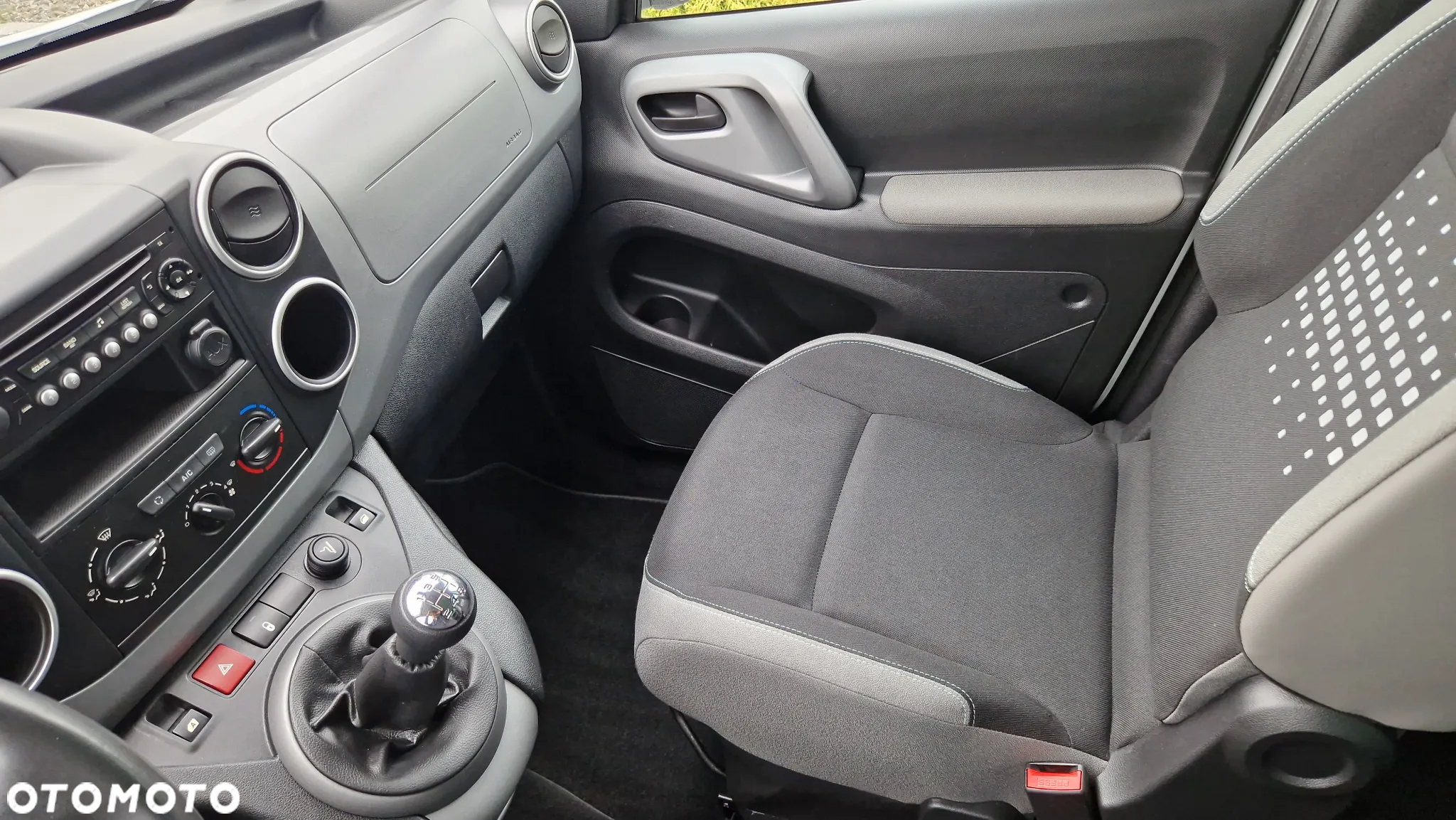 Citroën Berlingo Multispace BlueHDi 100 SELECTION - 29