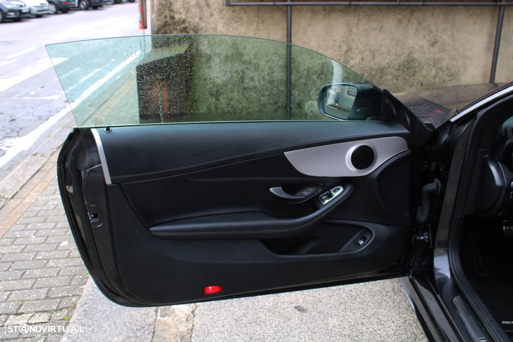 Mercedes-Benz C 300 AMG Line - 19