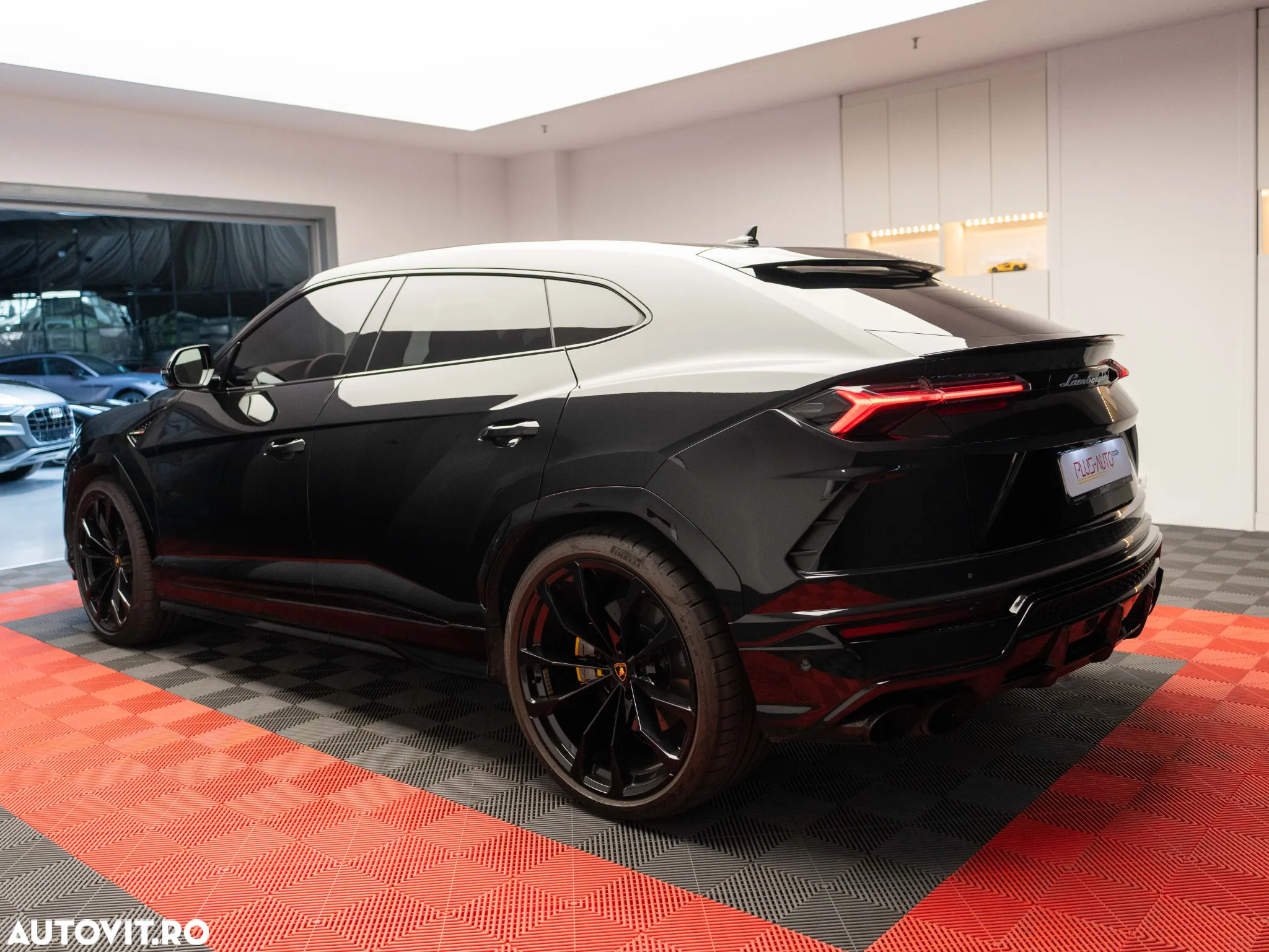 Lamborghini URUS Standard - 4