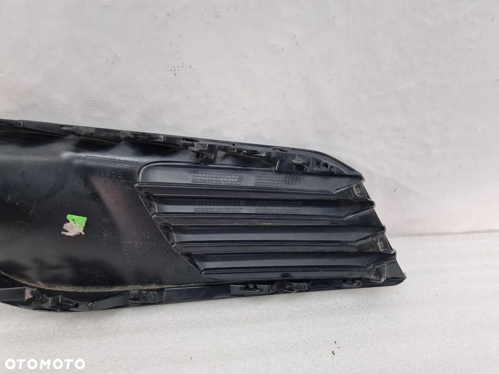 TOYOTA AURIS II LIFT 15- PRAWA KRATKA BOCZNA ZDERZAKA PRZEDNIEGO PRZÓD NA HALOGEN , NR 81481-02580 / 52030-02210 , NR AUKCJI A/20 - 10