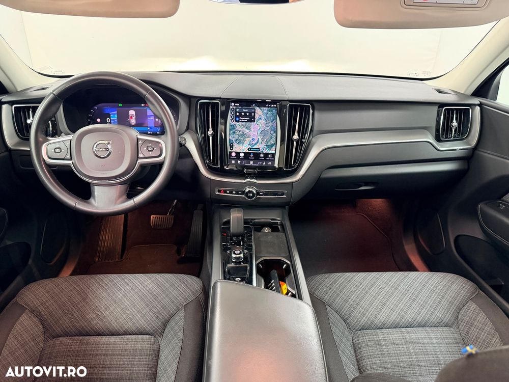 Volvo XC 60 B4 MHEV AT AWD Core - 23
